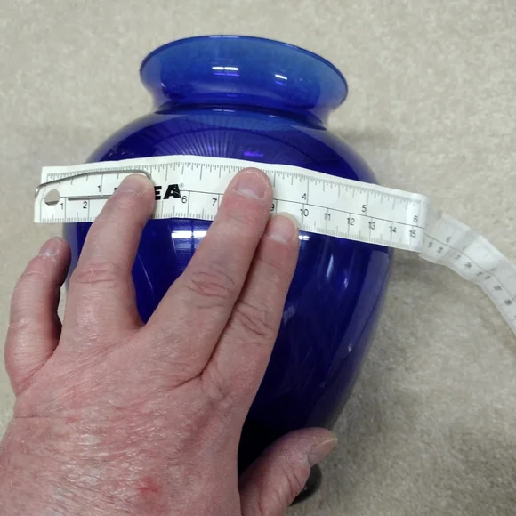 Elegant Blue Glass Vase - Picture 5 of 6